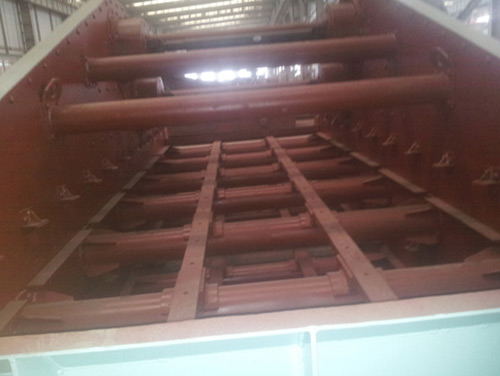 聚脲材料防腐能力強用什么設備施工?(圖2) 礦機聚脲耐磨工程