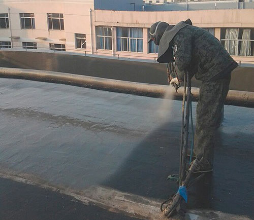 聚脲方便快捷的施工設(shè)備聚脲噴涂機(圖2) 儲罐聚脲噴涂