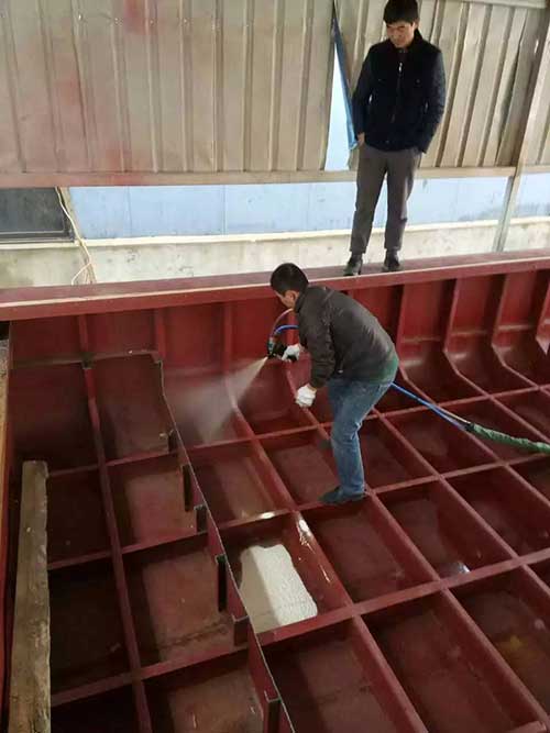 聚氨酯發(fā)泡填充 船艙船體保溫(圖1) 聚氨酯發(fā)泡填充 船艙船體保溫